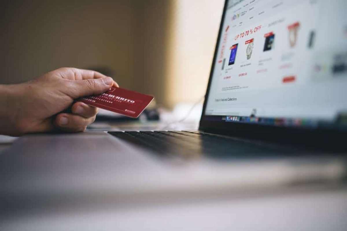 Achat en ligne sur un site e-commerce avec une carte bancaire